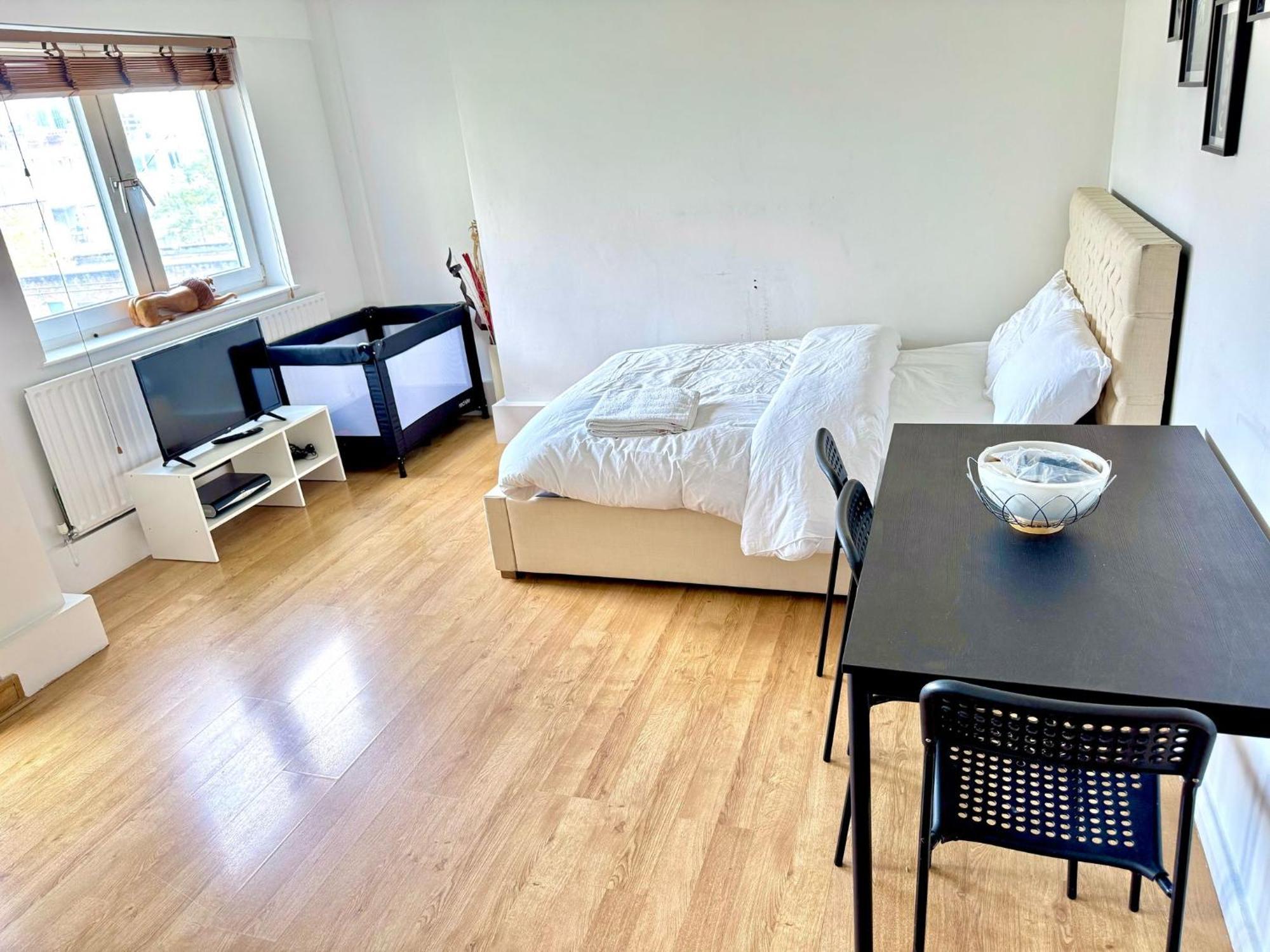 Guest house Ec1v
