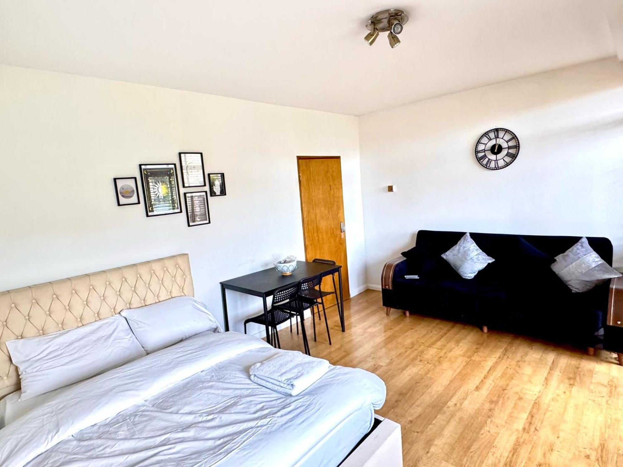 Guest house Ec1v