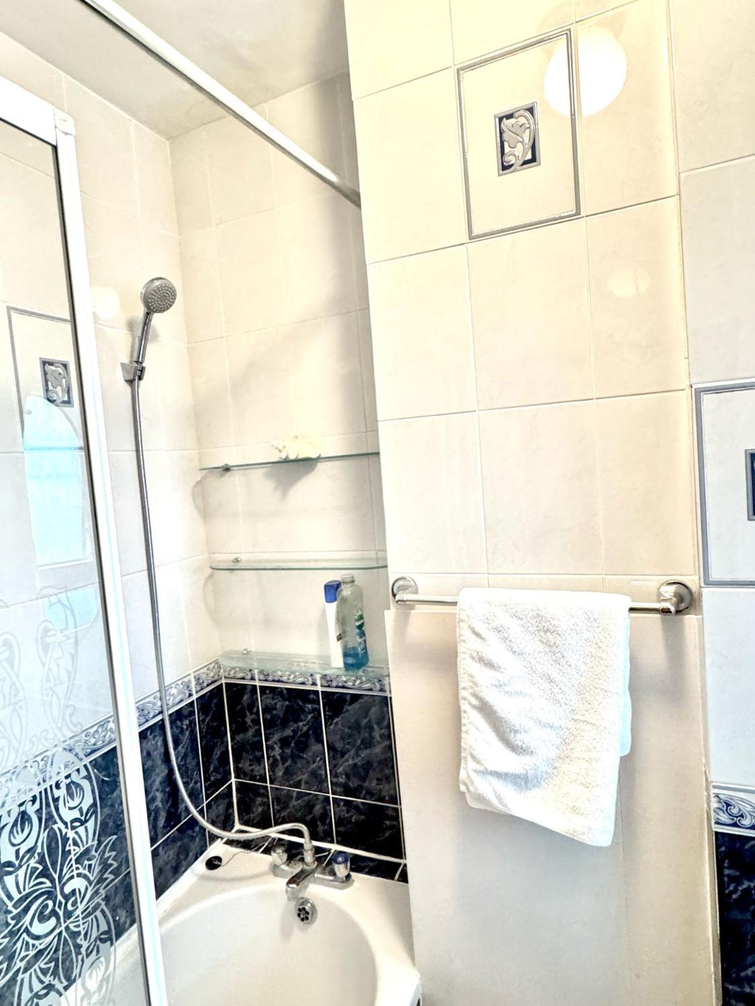 Ec1v Guest house